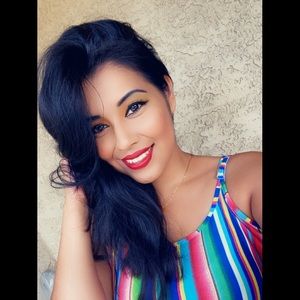 Meet your Posher, Becky